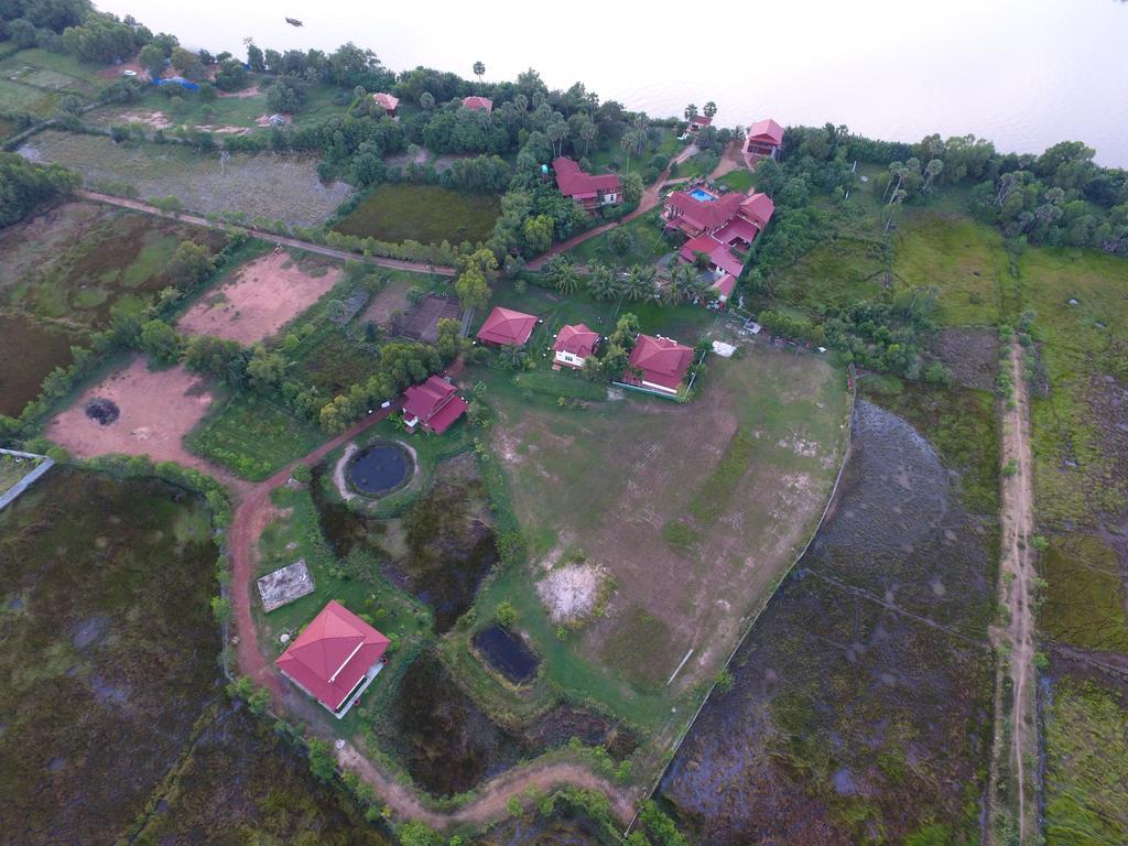 Villa Vedici Kampot Luaran gambar