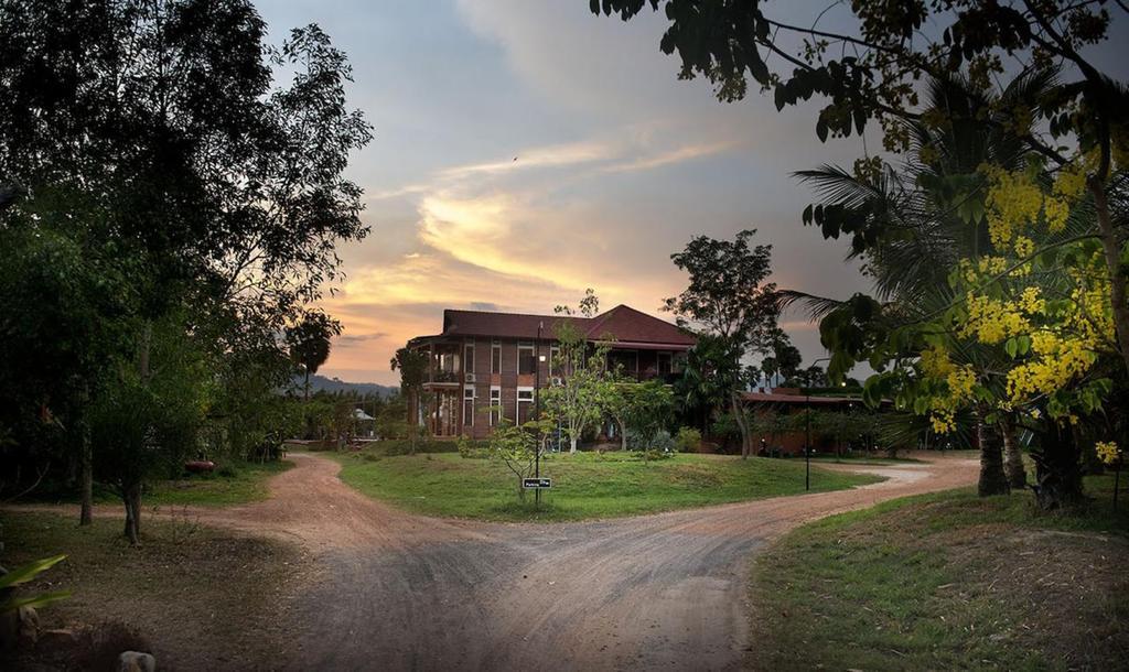 Villa Vedici Kampot Luaran gambar